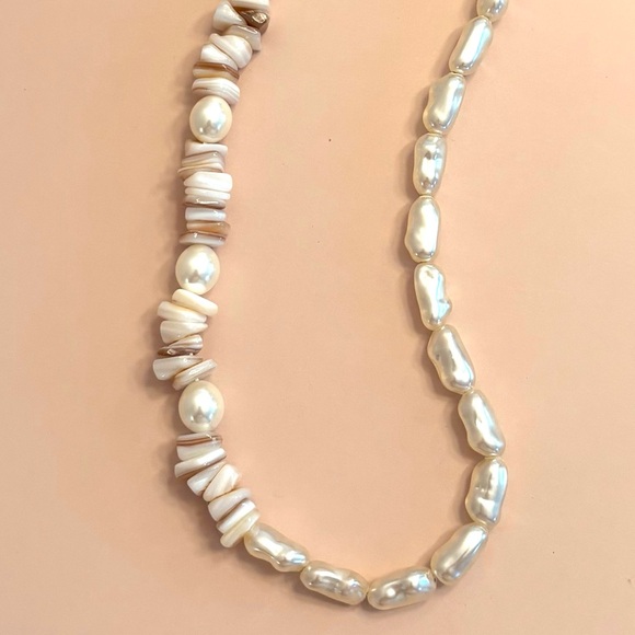Anthropologie Pearl Shell Necklace. Brand new! - Picture 2 of 16